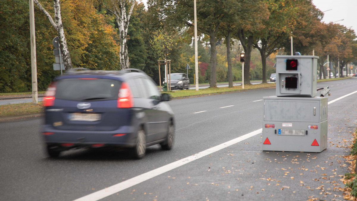 Raser-aufgepasst-Hier-werden-teure-Fotos-gemacht