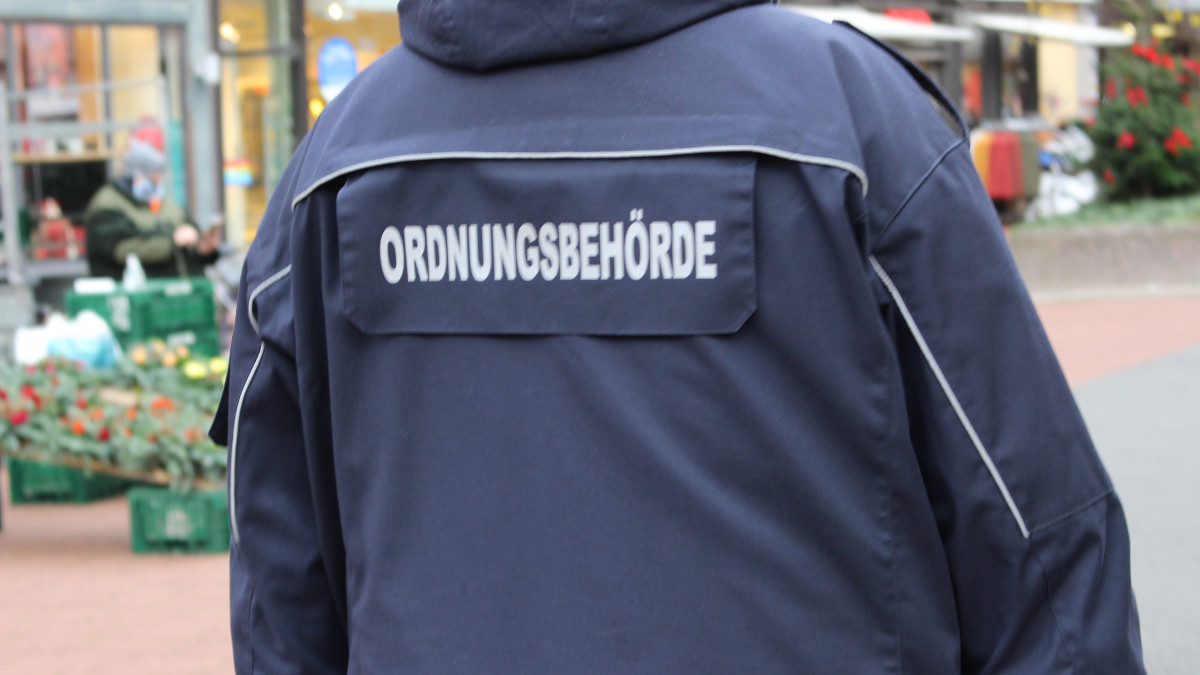 Ordnungsdienst-verteilte-ber-9-000-Kn-llchen