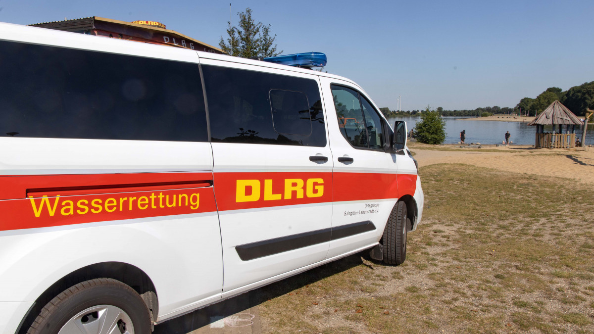 DLRG-Schwimmer-bilden-Nachwuchskr-fte-aus