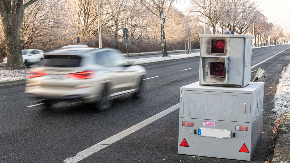 Achtung-Autofahrer-Hier-wird-im-Kreis-Peine-geblitzt-