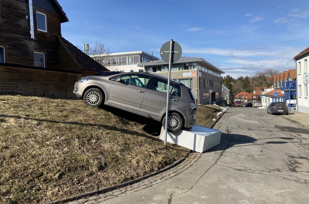 Nicht richtig gesichert Auto rollt unkontrolliert Straße in Clausthal