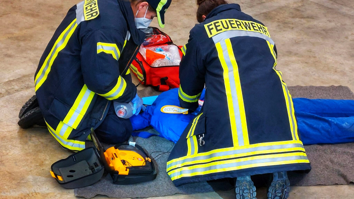 Feuerwehr Sickte braucht Puppe zum Wiederbeleben regionalHeute.de