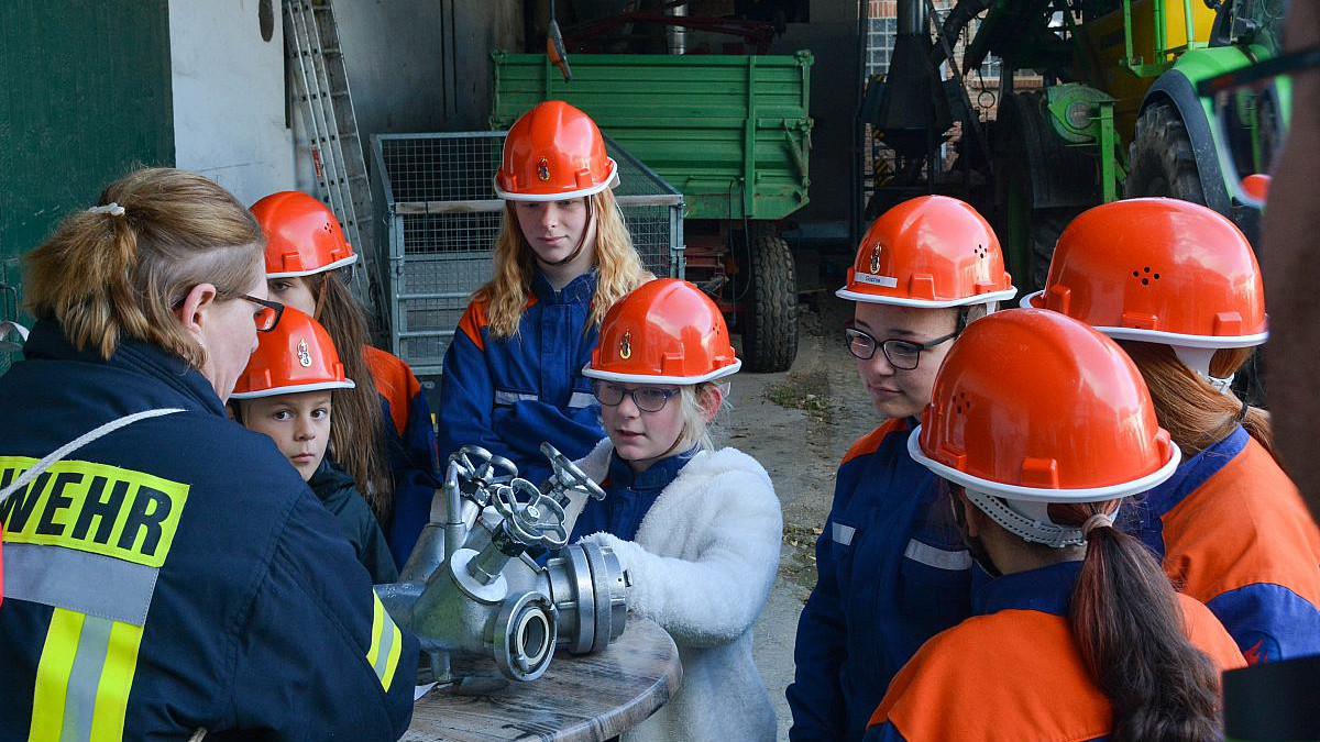 Baddeckenstedt 37 Kinder erhalten Abzeichen der Jugendfeuerwehr