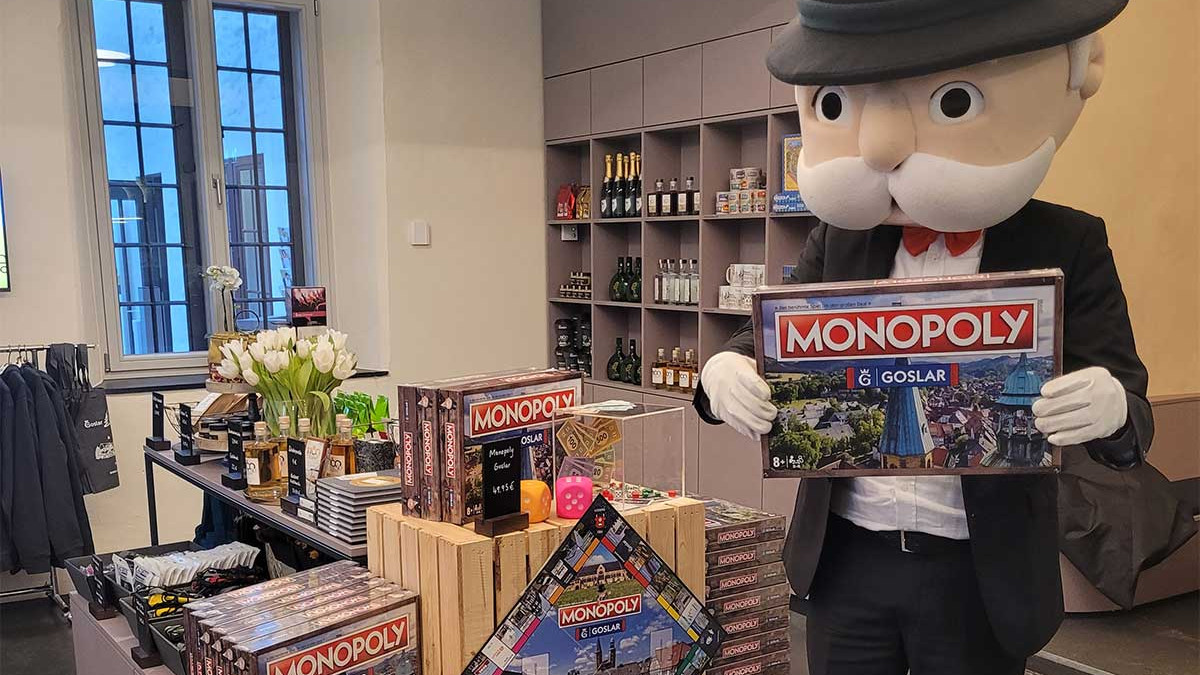 Classic game MONOPOLY published in the Goslar Edition