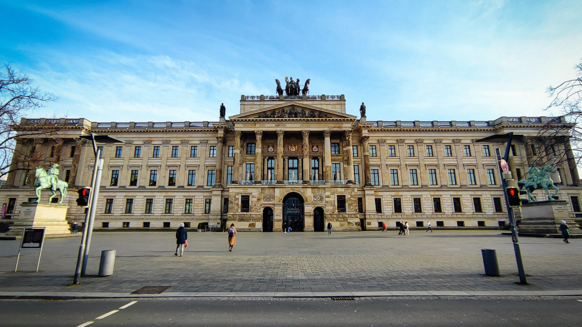 Weihnachtsbaum-wird-vermisst-Darum-bleibt-der-Schlossplatz-leer