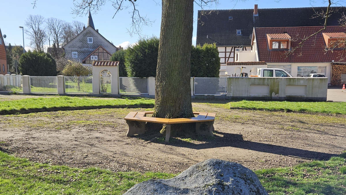 Sitzbankrondell Am Thieberg in Vallstedt erneuert regionalHeute.de