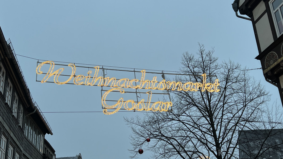 Strenge-Sicherheitsma-nahmen-f-r-Weihnachtsmarkt-Stadt-sperrt-Zufahrten-ab