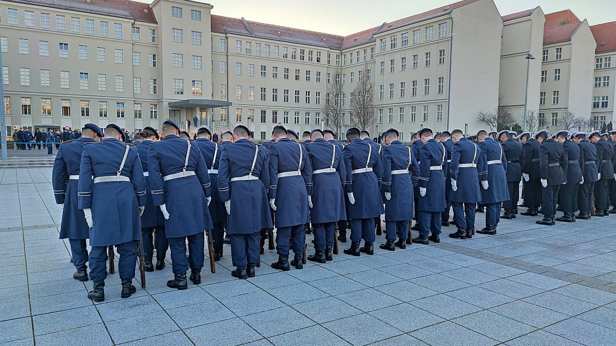 Extremisten Sollen Schneller Aus Bundeswehr Entlassen Werden ...