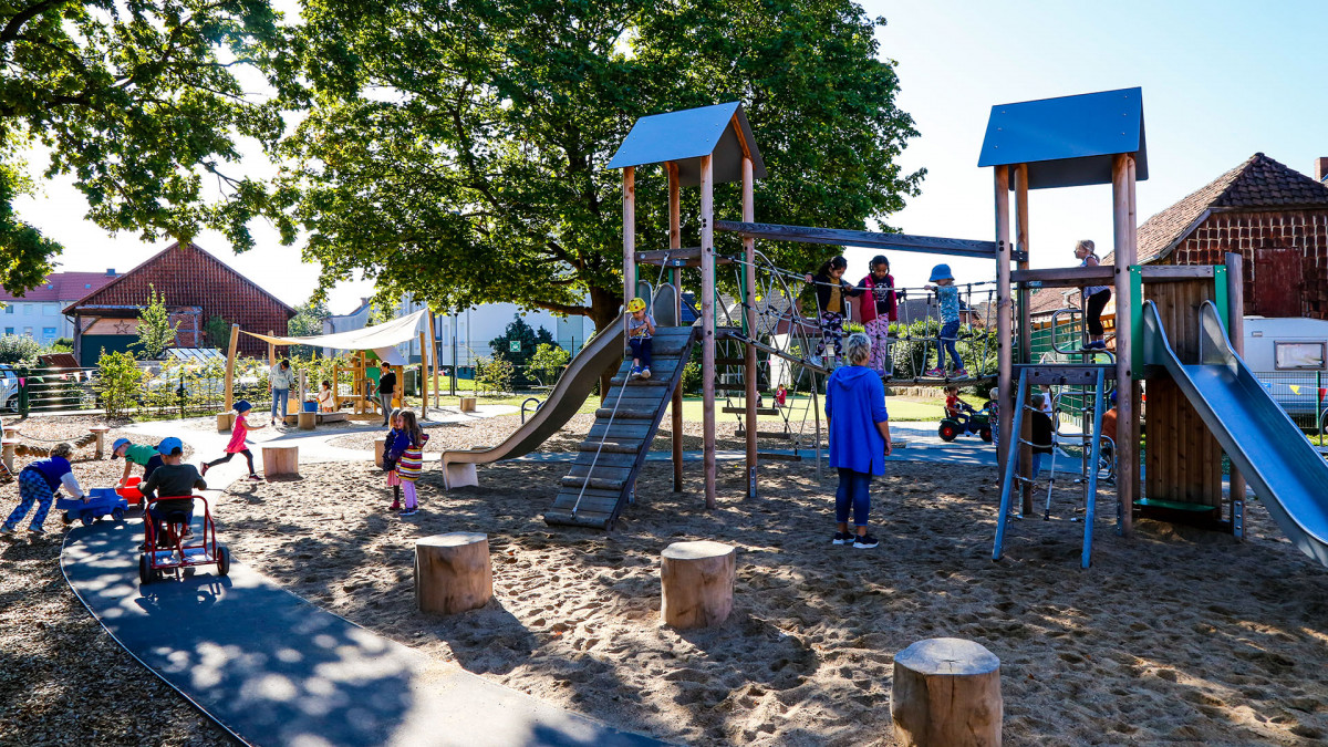 Wolfenbüttel: Saniertes Außengelände von Kita eingeweiht | regionalHeute.de