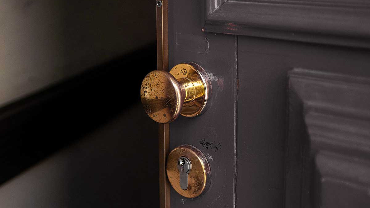 85-J-hriger-in-eigener-Wohnung-von-Unbekanntem-angegriffen