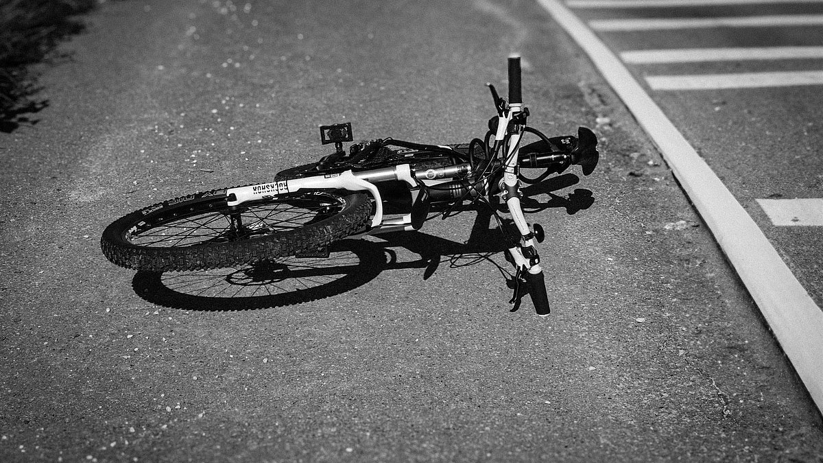 Zusammensto-zweier-Radfahrer-auf-der-Celler-Stra-e
