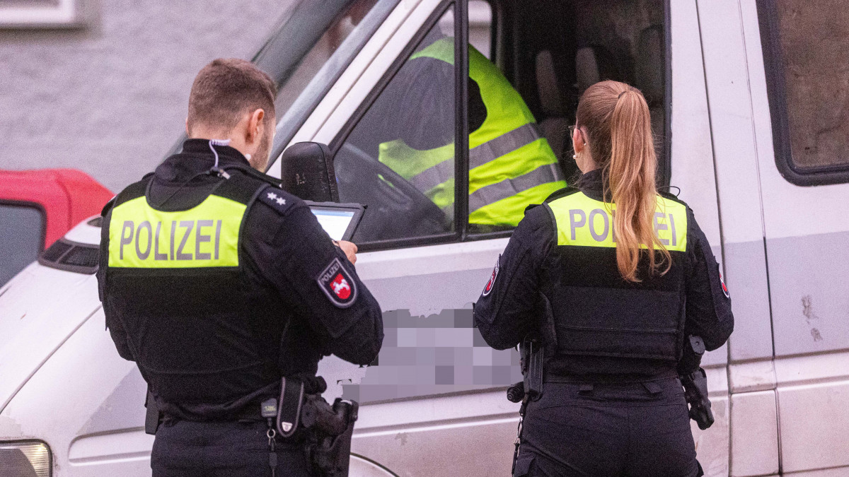 Kontrolle-im-G-terverkehr-17-von-50-Fahrzeugen-aus-dem-Verkehr-gezogen