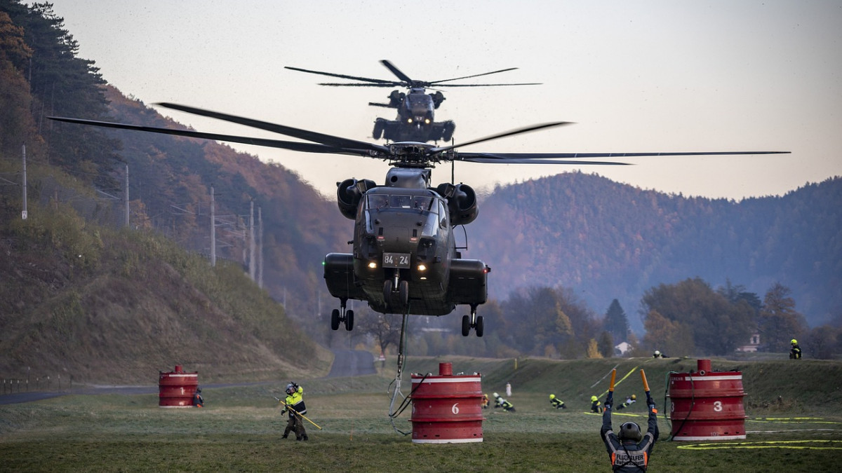 Hubschraubereinsatz-Gefechts-bung-der-Bundeswehr-in-Helmstedt