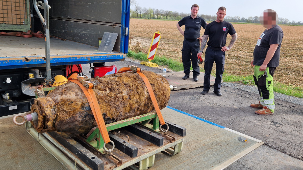 Gifhorn: 500 Pfund Fliegerbombe Bei Flettmar Entschärft | RegionalHeute.de