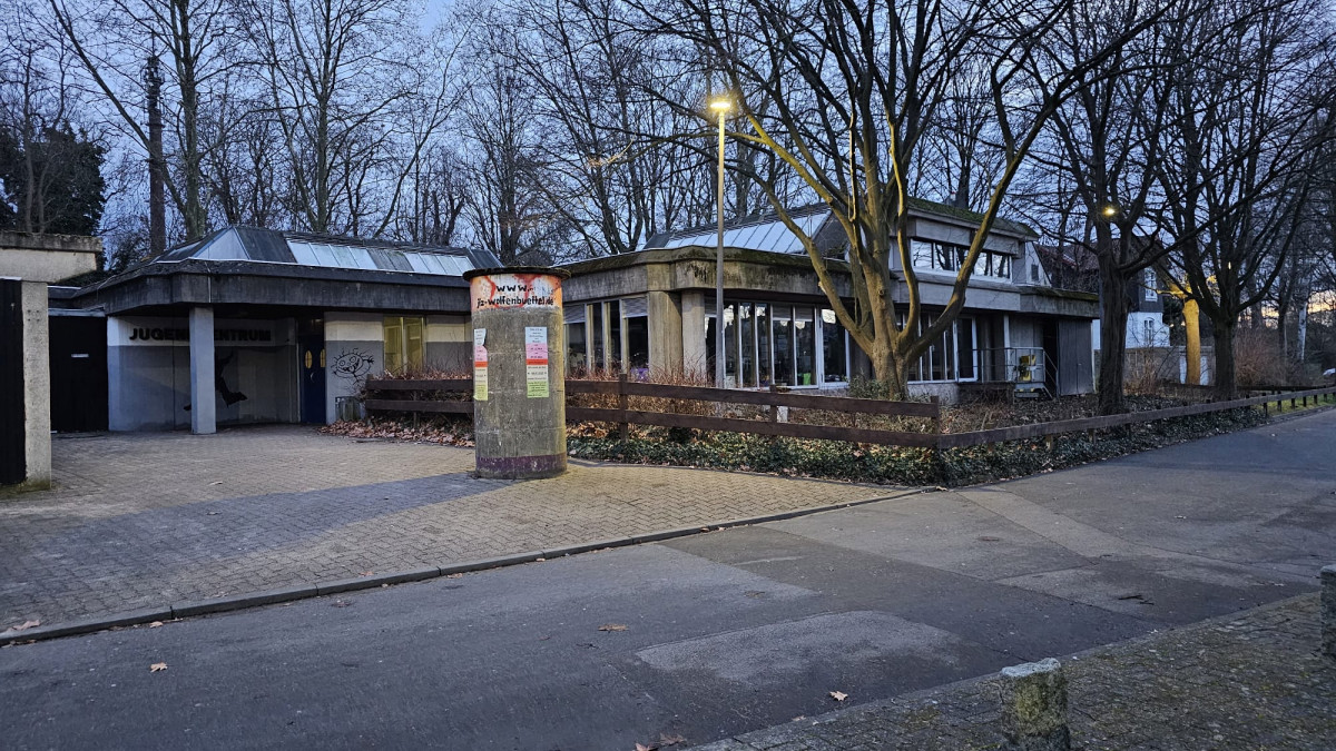 Sanierung-des-Jugendzentrums-nimmt-Fahrt-auf