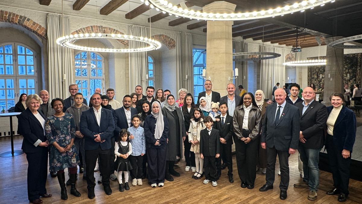 Landkreis-b-rgert-38-Menschen-aus-18-Herkunftsl-ndern-ein