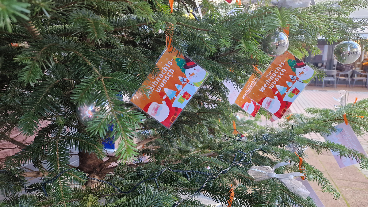Weihnachtsstadt-Peine-Freude-schenken-mit-der-Wunschbaum-Aktion