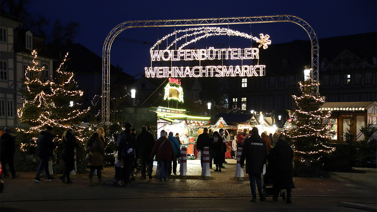 Wolfenb-tteler-Weihnachtsmarkt-feierlich-er-ffnet