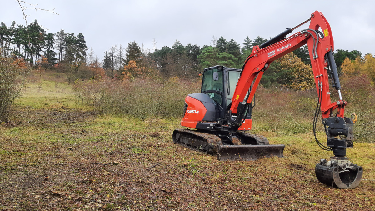 Mit-Freischneider-und-Kettens-ge-f-r-artenreiche-Magerrasen