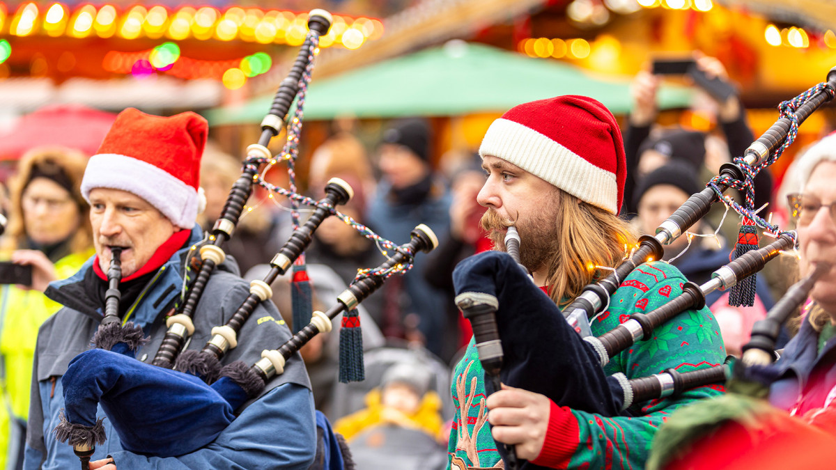 Die-Schotten-erobern-die-Weihnachtsstadt-Peine