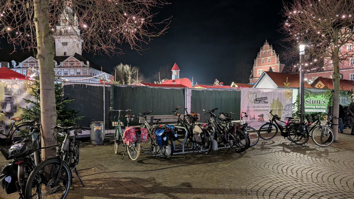 Gibt-es-f-r-den-Weihnachtsmarkt-gen-gend-Abstellpl-tze-f-r-Fahrr-der-