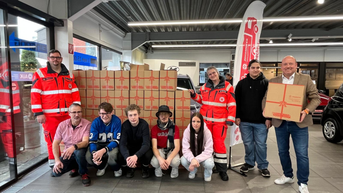 Lichtblick-zu-Weihnachten-Hilfspakete-f-r-den-Johanniter-Weihnachtstrucker