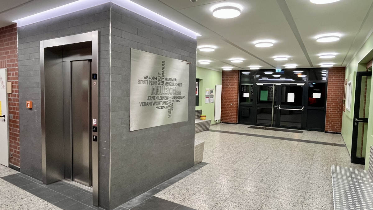 Die-Burgschule-in-Peine-hat-jetzt-einen-Aufzug