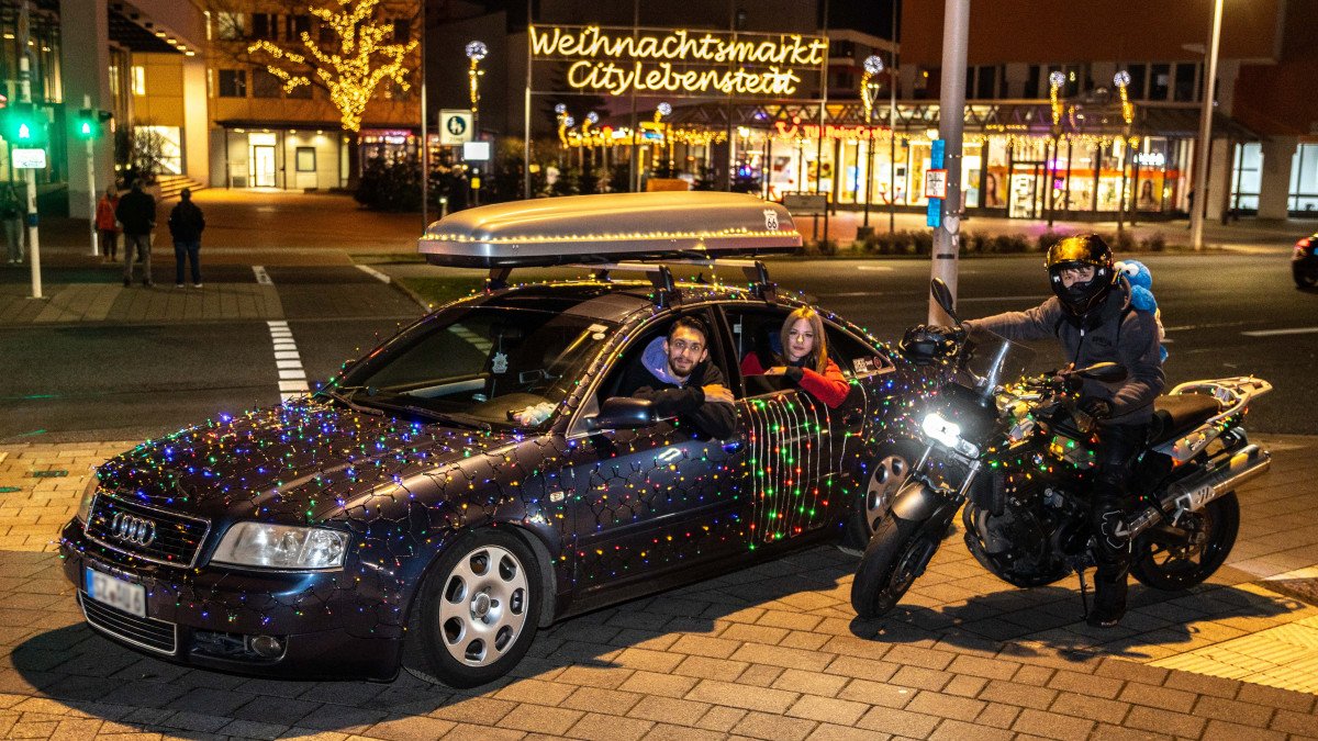 Rollender-Lichterzauber-Leuchtender-Audi-sorgt-f-r-leuchtende-Augen