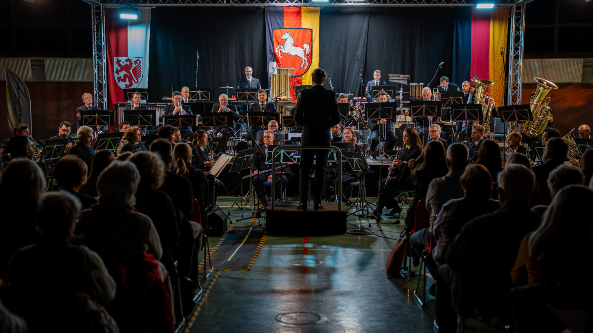 -Mit-Musik-helfen-Benefizkonzert-sammelt-3-000-Euro-f-r-Ausstellung