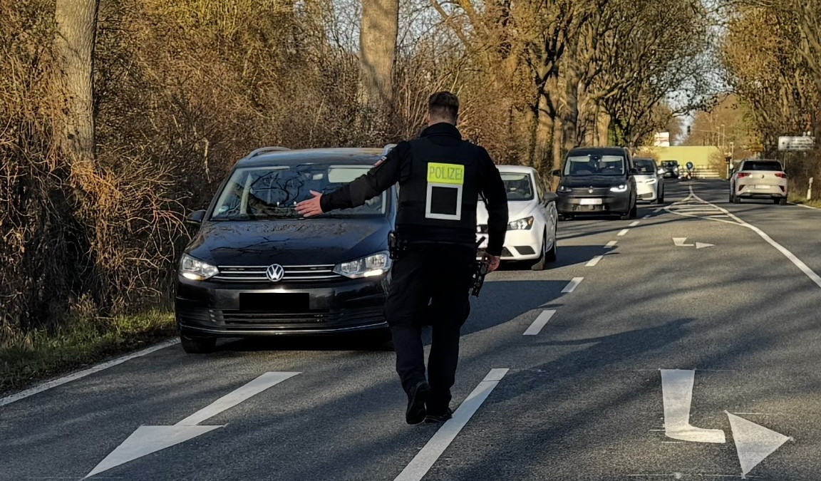 Gro-e-Verkehrskontrolle-Drogenfahrer-aus-dem-Verkehr-gezogen