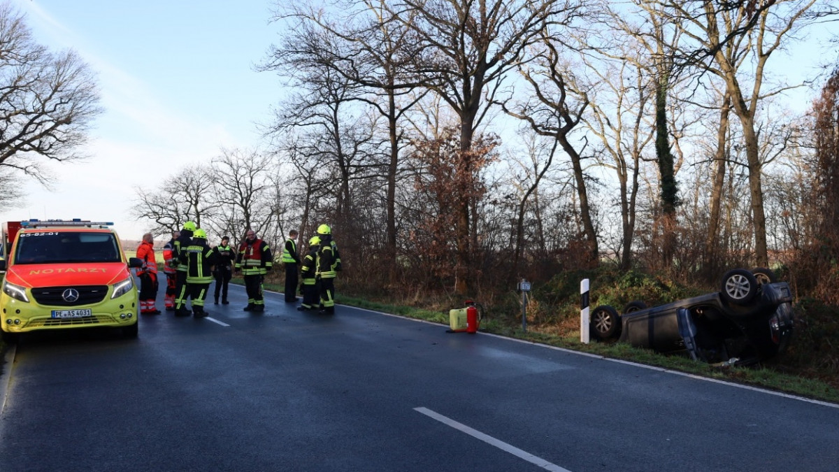Autofahrerin-berschl-gt-sich-auf-der-Kreisstra-e-47