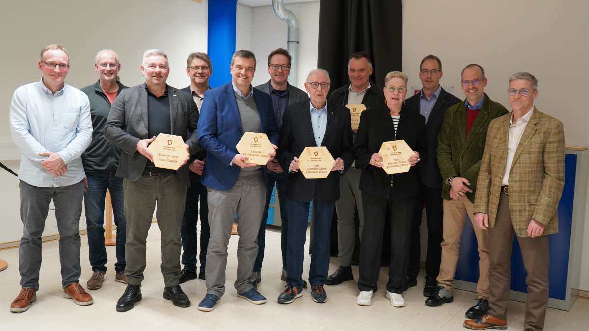 Stiftung-Kehmstedt-f-rdert-Berufsbildung-120-000-Euro-Spenden-bergeben