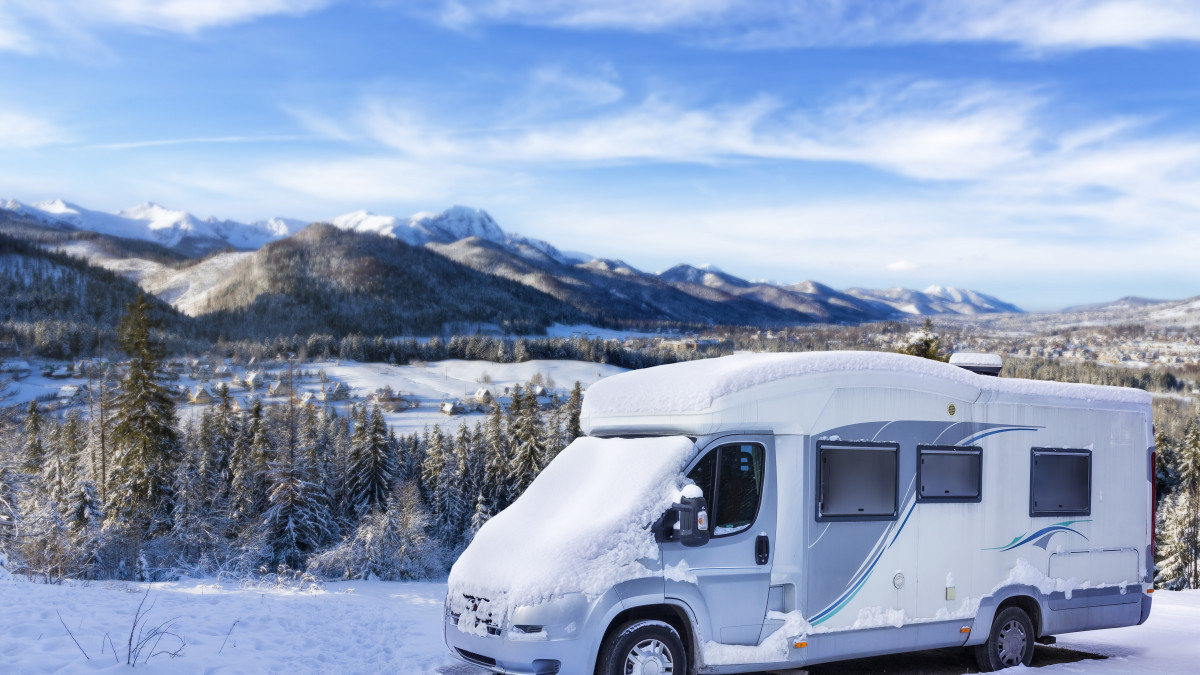 Campen-im-Winter-mit-dem-Wohnmobil-Das-sollte-man-beachten