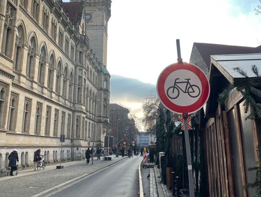 Polizeikontrolle-in-der-Innenstadt-Wenig-Einsicht-bei-Radfahrern