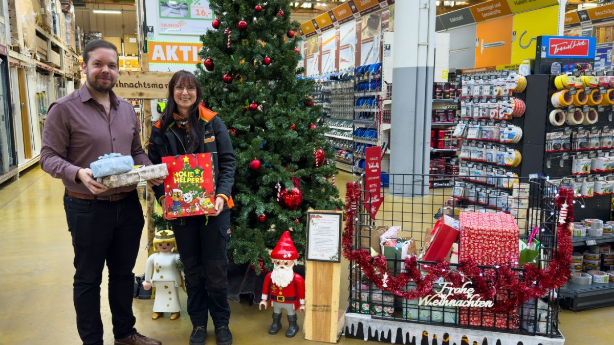 Strahlende-Kinderaugen-Wunschbaum-ein-voller-Erfolg