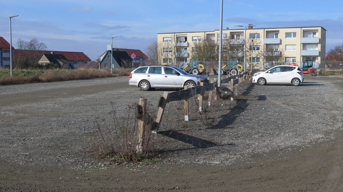 Parkplatz-an-Schule-verschwindet-Das-ist-der-Grund