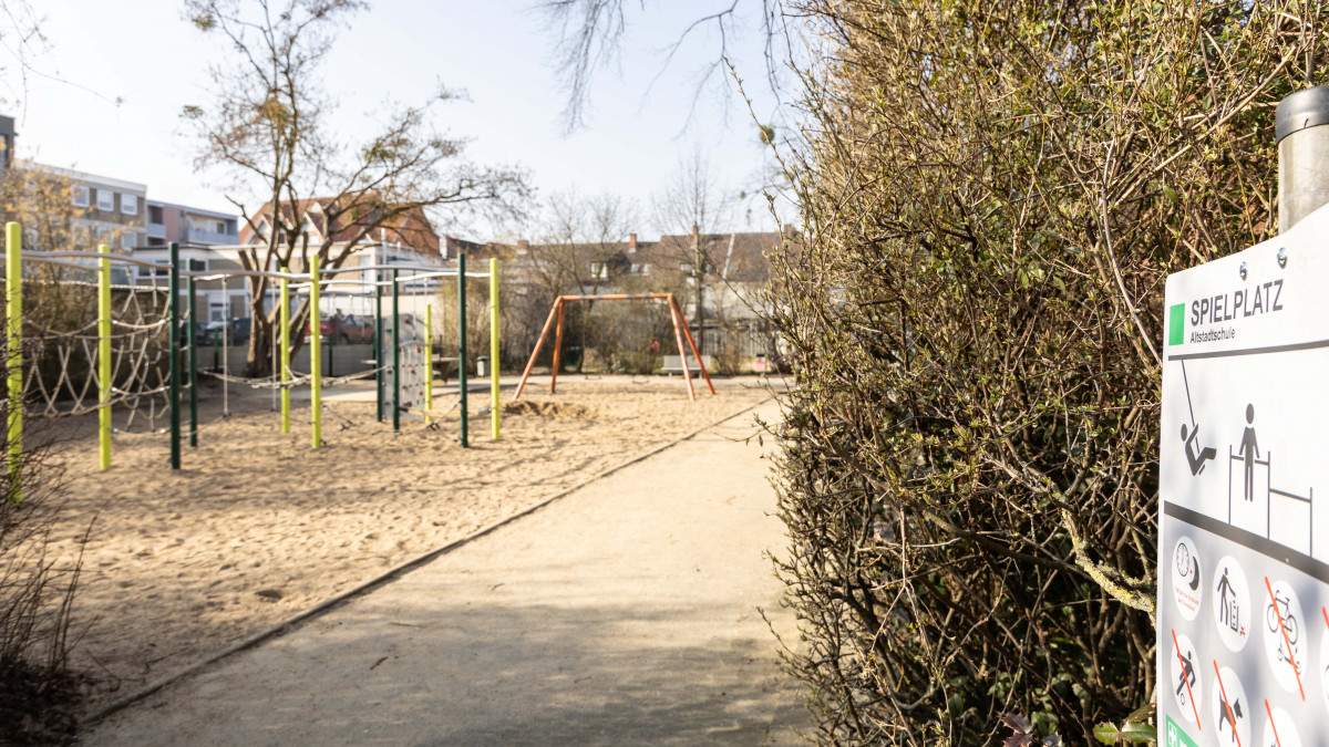 Massenschl-gerei-nach-Streit-auf-Spielplatz-19-Wohnungen-durchsucht