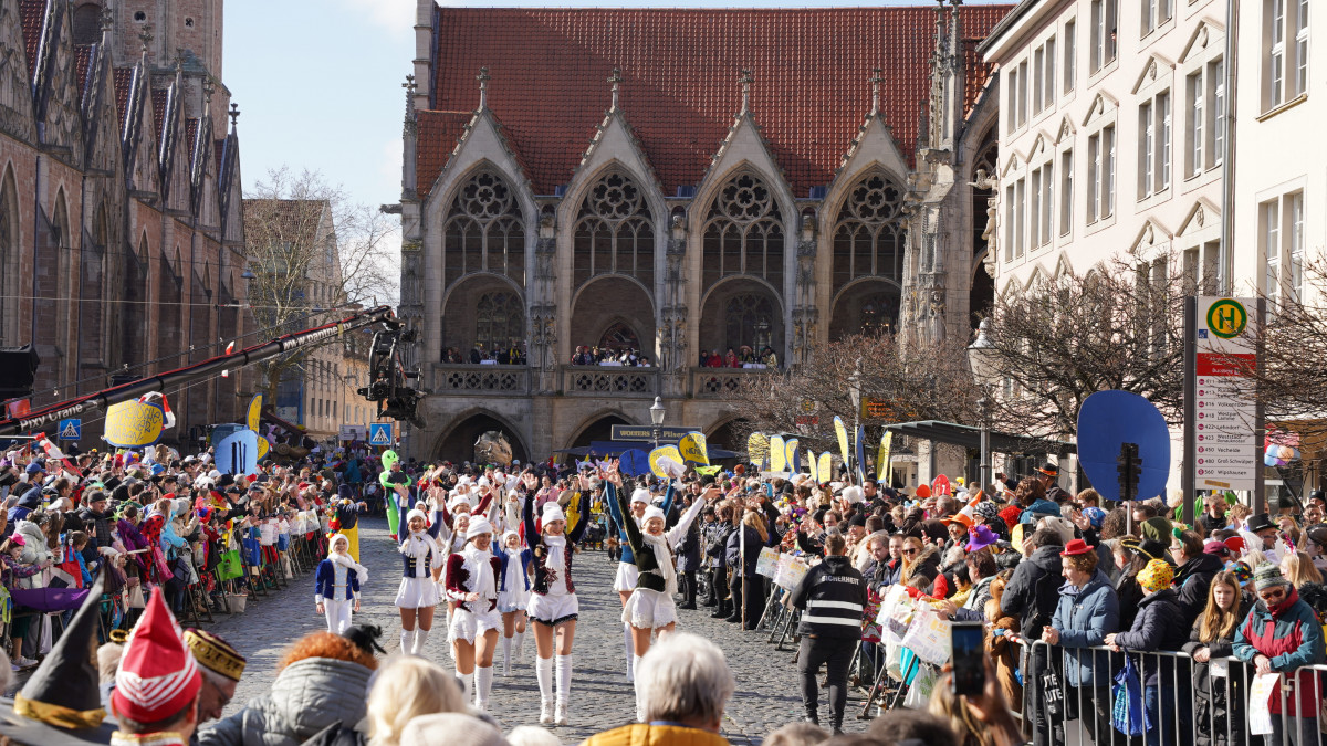 Braunschweiger-Karneval-sucht-die-originellsten-Zuschauergruppen
