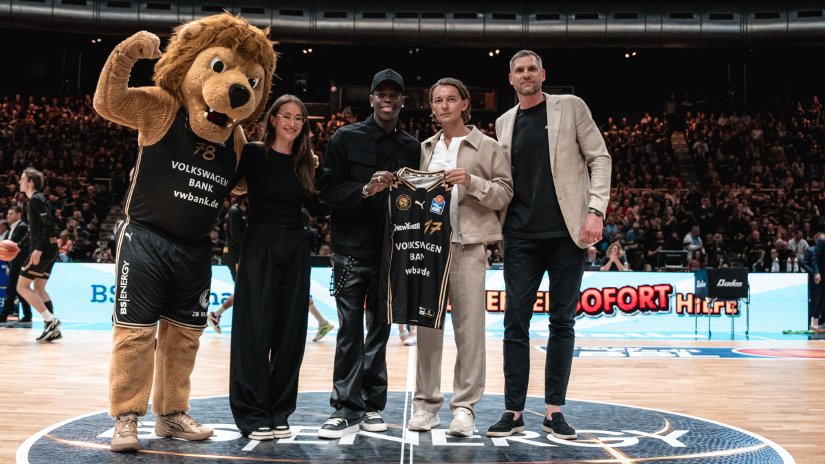 New-Yorker-intensiviert-Engagement-bei-den-Basketball-L-wen