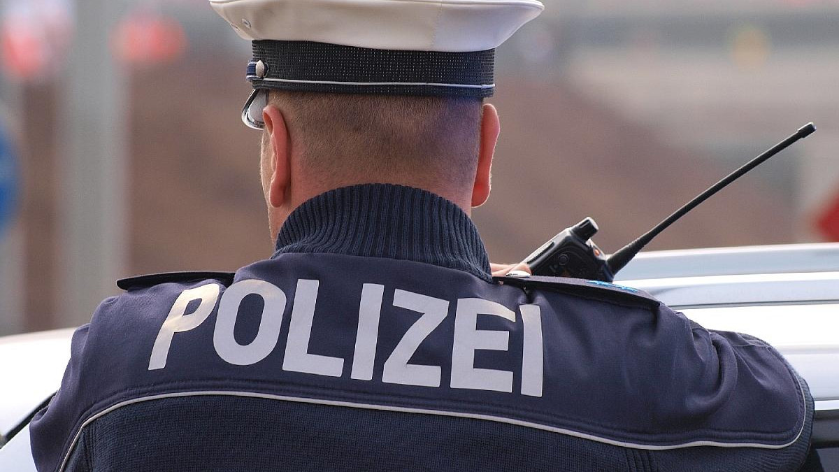 Seniorin-bestohlen-Polizei-sucht-mit-Fotos-nach-M-nnern