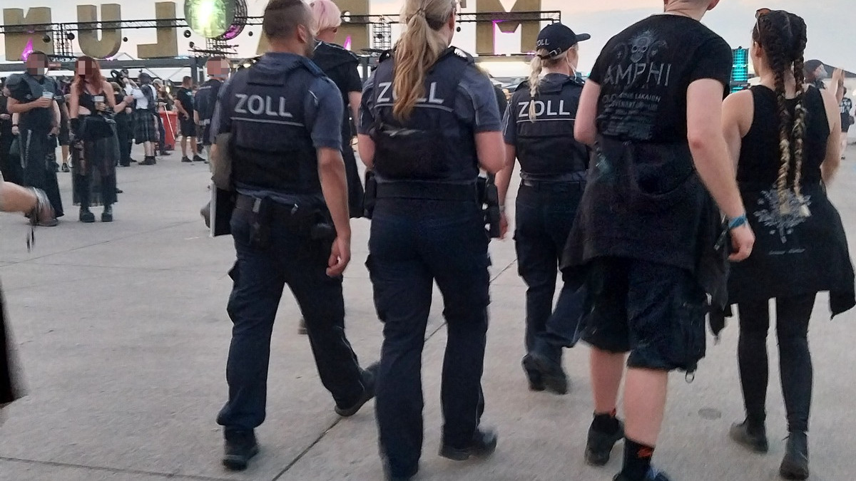 M-era-Luna-Zoll-berpr-ft-hunderte-Besch-ftigte