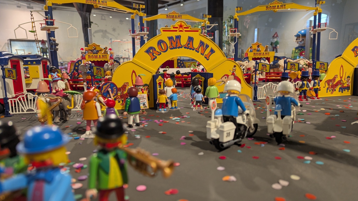PLAYMOBIL-Ausstellung-im-Schloss-Salder-Manege-frei-und-frische-Vielfalt