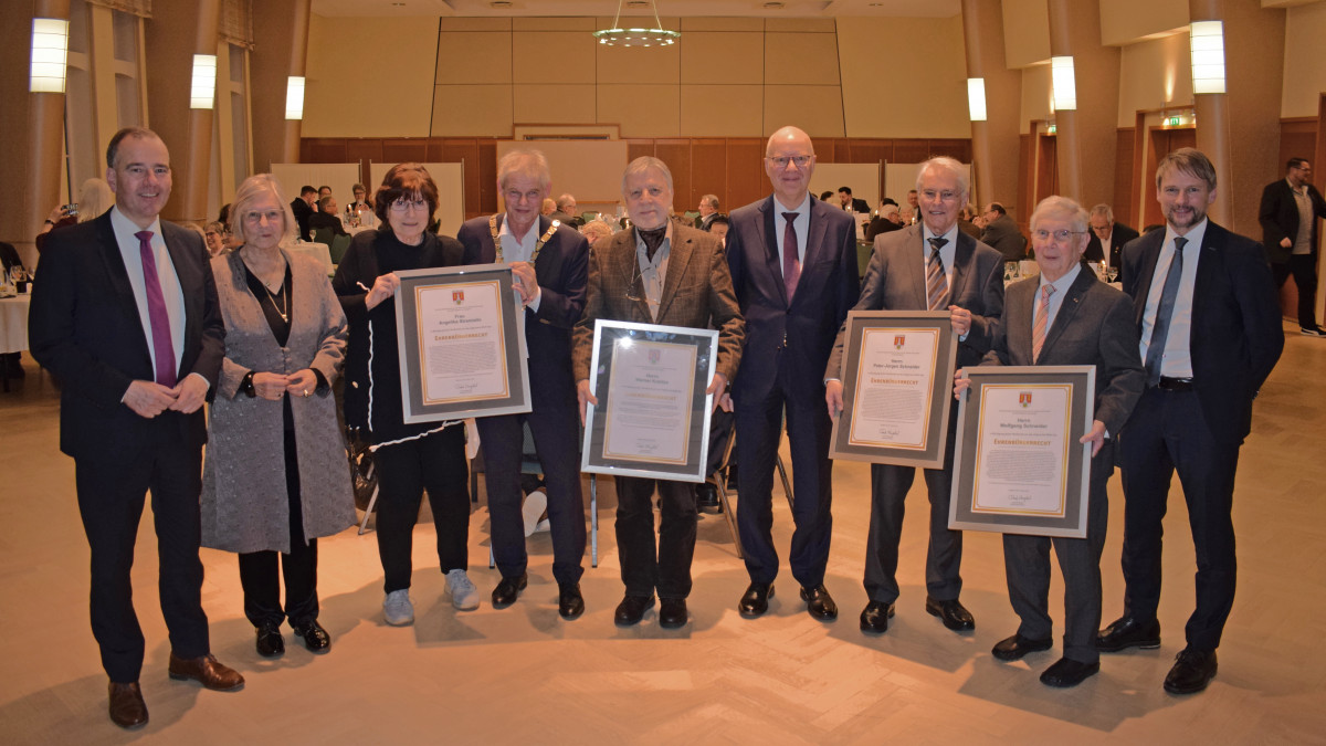 Das-sind-die-f-nf-neuen-Ehrenb-rger-der-Stadt