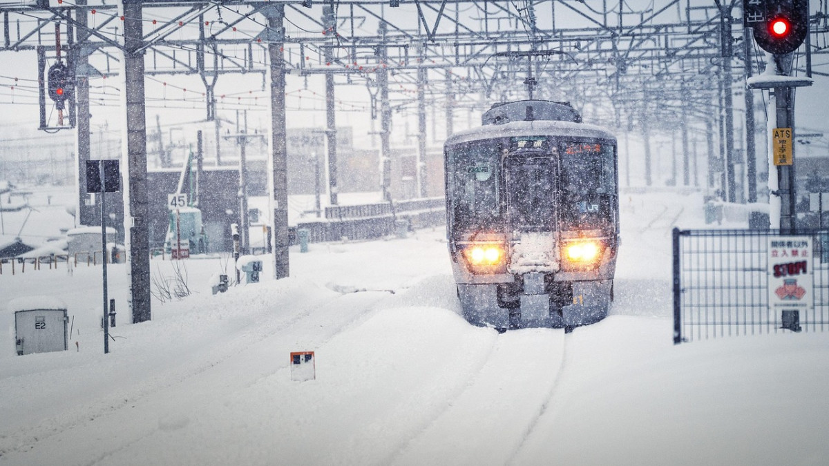 Schnee-und-Sturmb-en-Deutsche-Bahn-r-t-zur-Reiseverschiebung