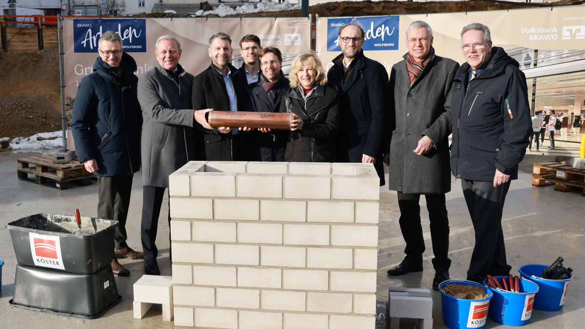 Grundsteinlegung-Bau-der-BRAWO-Arkaden-schreitet-voran