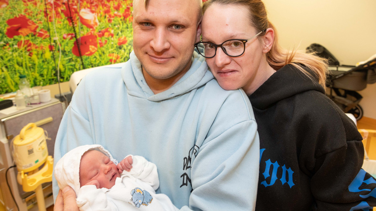 Gl-cklicher-Jahreswechsel-Das-ist-Salzgitters-Neujahrsbaby