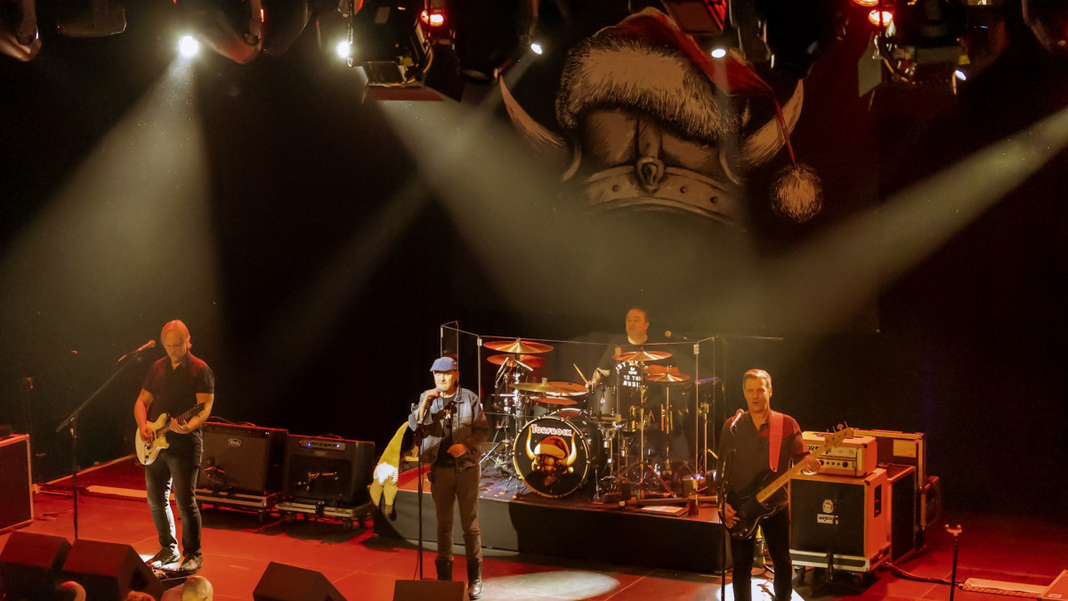 Beinharte-Bagaluten-Wiehnacht-Torfrock-rockt-Braunschweig