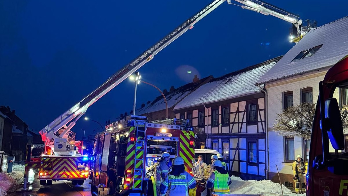 Ursache-unklar-Schuppen-ger-t-in-Vollbrand