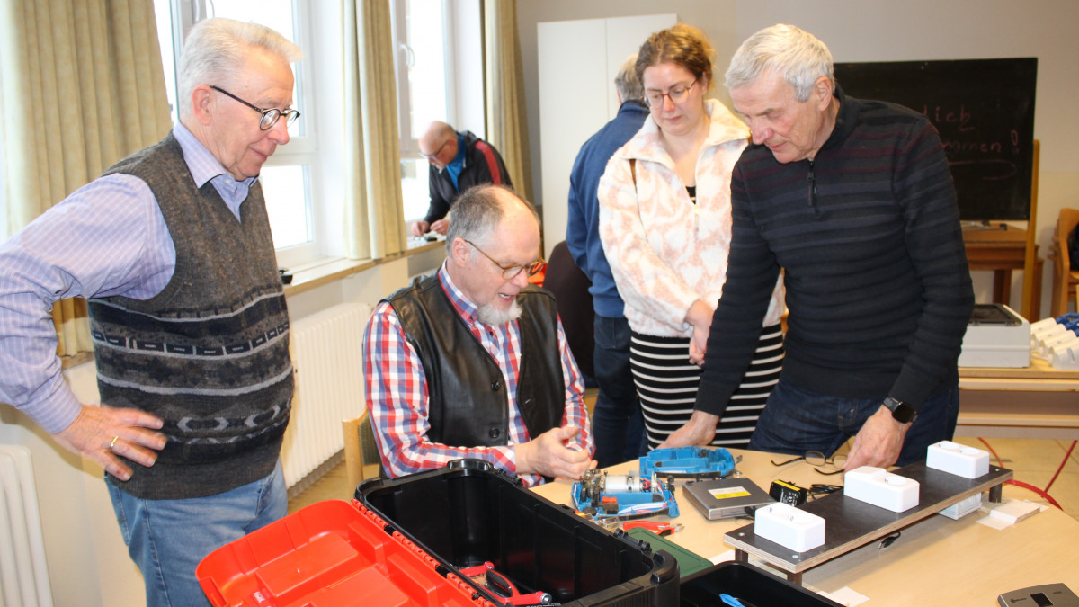 Gemeinsam-reparieren-statt-wegwerfen-Neues-Repair-Caf-er-ffnet