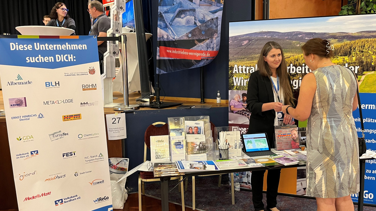 Fachkr-fte-gewinnen-Dieses-Team-vertritt-Unternehmen-auf-Messen